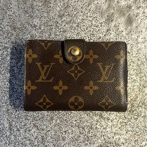 LV Vintage Kiss-Lock Wallet 🎀